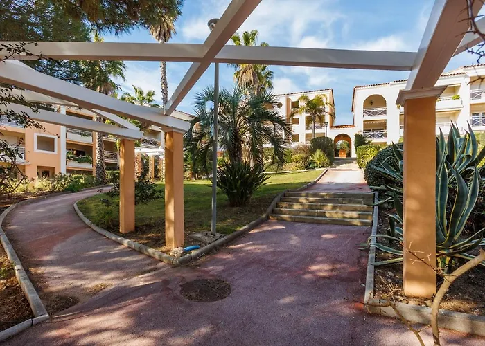 公寓 T3 Avec Terrasse, Parking & Piscine - Proche Plages Et Randos - Le Merou 耶尔